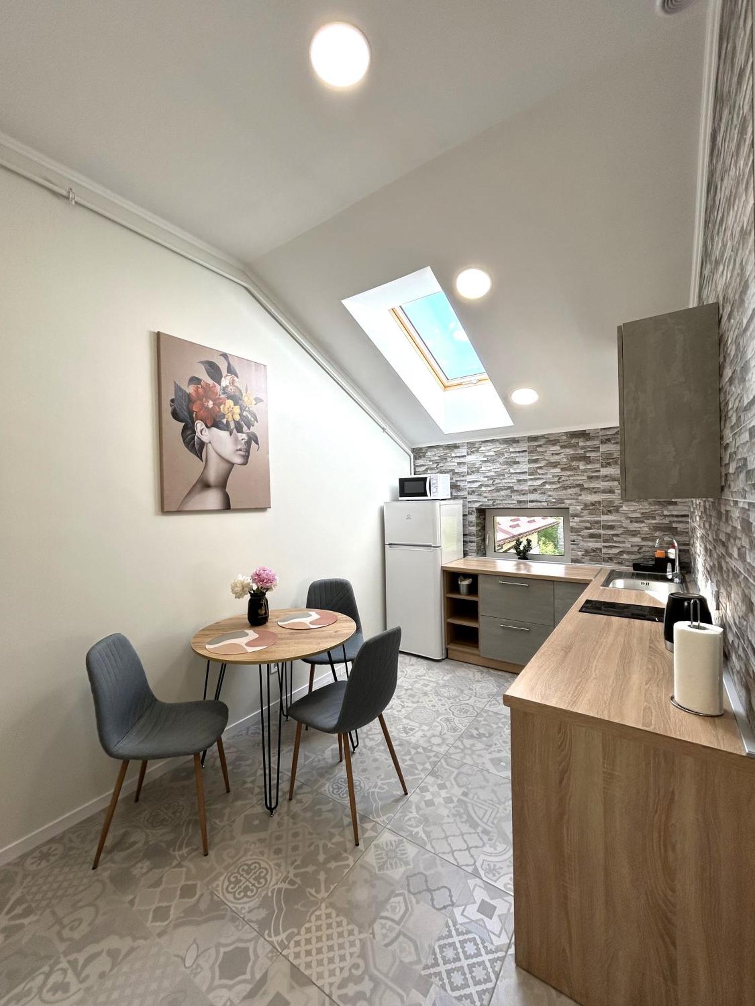 Modern Apartment, 5Mins To Rynok Square Lviv Exteriör bild