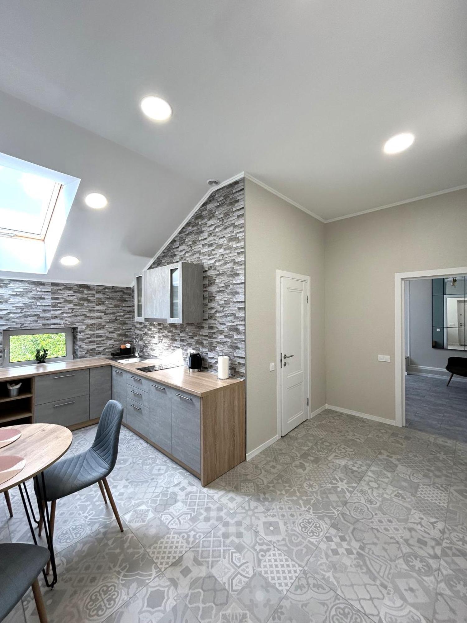 Modern Apartment, 5Mins To Rynok Square Lviv Exteriör bild